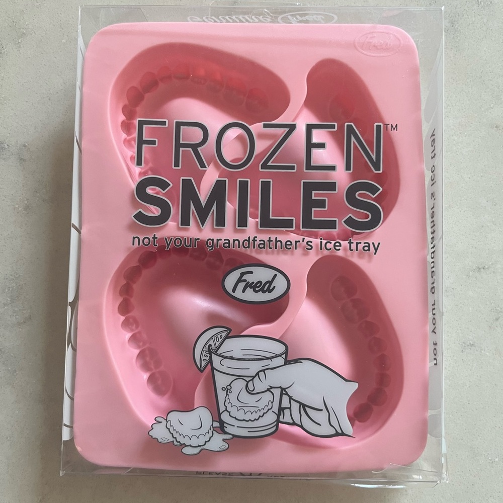 Fred Frozen Smiles Silicone Ice Tray Novelty Party Denture Shaped Ice Cubes